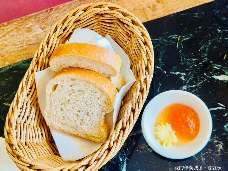 台北市中正區【台北讀書月 x 重南漫書香】明星麵包 明星咖啡館 文學沙龍 卡牌屋桌上遊戲 動動腦 大人小孩都愛玩 全台唯一擁有百年歷史文化的書街 消費滿額轉盤抽好禮 愛就一起閱讀GO !