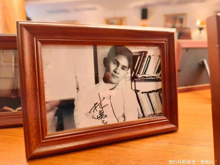 台北市中正區【台北讀書月 x 重南漫書香】明星麵包 明星咖啡館 文學沙龍 卡牌屋桌上遊戲 動動腦 大人小孩都愛玩 全台唯一擁有百年歷史文化的書街 消費滿額轉盤抽好禮 愛就一起閱讀GO !