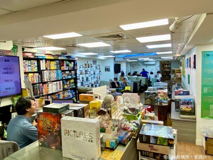 台北市中正區【台北讀書月 x 重南漫書香】明星麵包 明星咖啡館 文學沙龍 卡牌屋桌上遊戲 動動腦 大人小孩都愛玩 全台唯一擁有百年歷史文化的書街 消費滿額轉盤抽好禮 愛就一起閱讀GO !