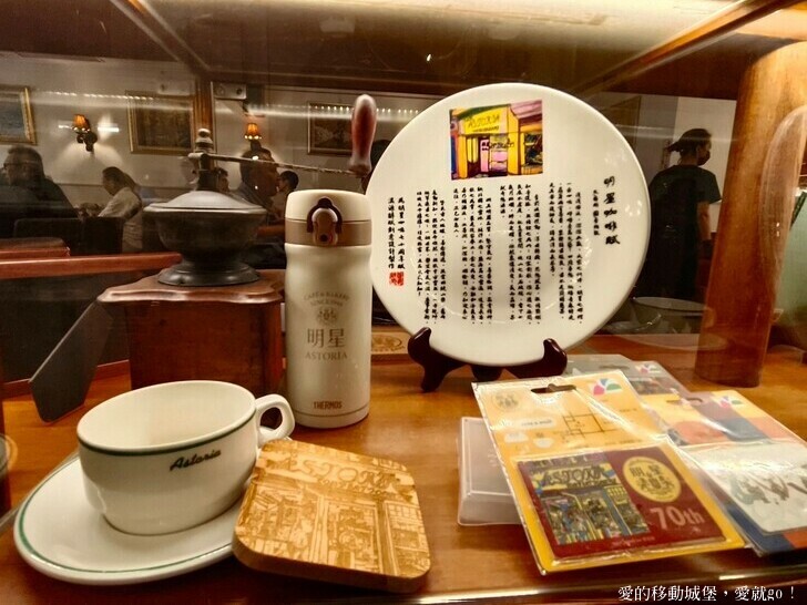 台北市中正區【台北讀書月 x 重南漫書香】明星麵包 明星咖啡館 文學沙龍 卡牌屋桌上遊戲 動動腦 大人小孩都愛玩 全台唯一擁有百年歷史文化的書街 消費滿額轉盤抽好禮 愛就一起閱讀GO !