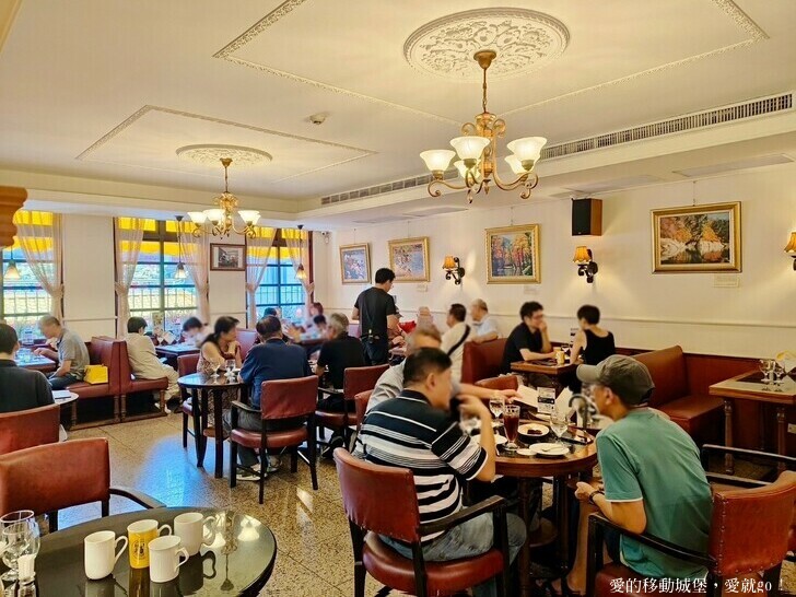 台北市中正區【台北讀書月 x 重南漫書香】明星麵包 明星咖啡館 文學沙龍 卡牌屋桌上遊戲 動動腦 大人小孩都愛玩 全台唯一擁有百年歷史文化的書街 消費滿額轉盤抽好禮 愛就一起閱讀GO !