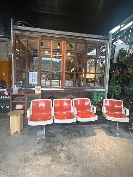 北海岸一日遊:跳石站、石門洞、午餐 Le Qua 公雞餐廳 北海岸一日遊:跳石站、石門洞、午餐 Le Qua 公雞餐廳