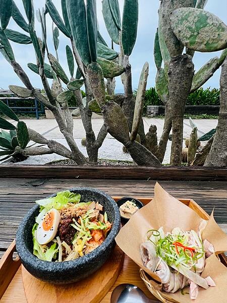 北海岸一日遊:跳石站、石門洞、午餐 Le Qua 公雞餐廳 北海岸一日遊:跳石站、石門洞、午餐 Le Qua 公雞餐廳