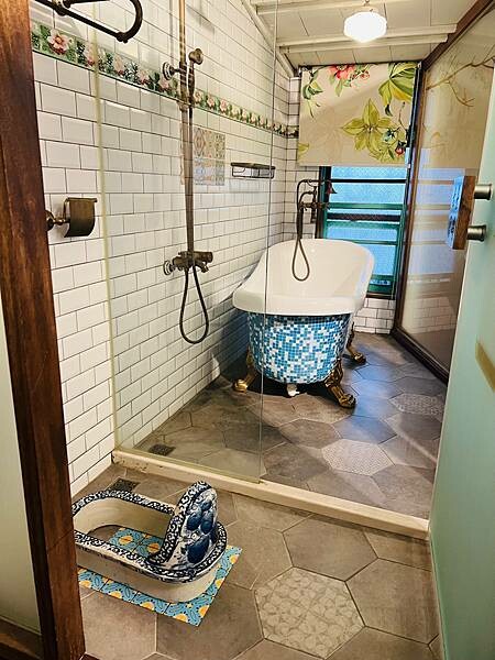 嘉義市步行路線：阿里山檜木的檜意森活村、藝術家王文志的森林之