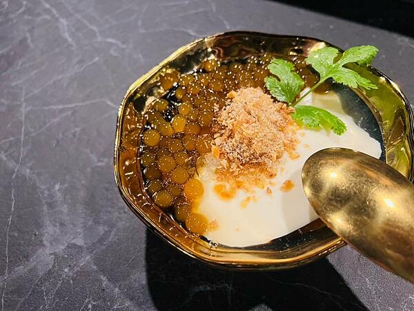 台北捷運東門站半日散策:午餐 古典玫瑰、閒逛來好Lai Hao、下午茶 白水豆花、宇宙生煎、台北清真寺