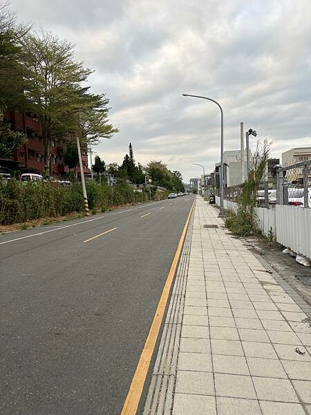 松山機場✈️台東市。入住近台東火車站工業風格十足的実舍Gen