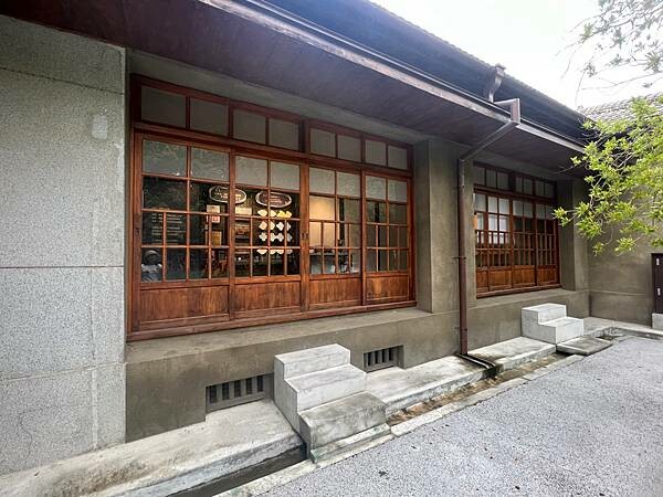 台南遊記:吐司吐司早餐店。水交社文化園區。莉莉水果