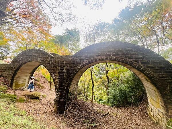 新北市汐止拱北殿：賞楓步道。慢步雙拱橋熱門打卡景點