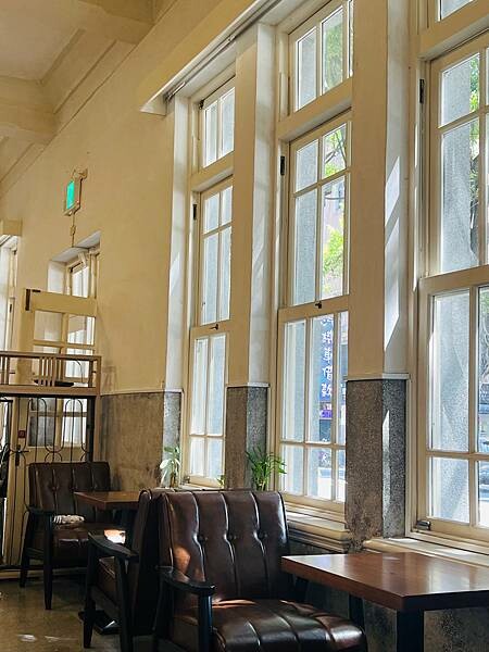 台北中山捷運站：百年建築古蹟內喝下午茶。中山茶書院｜中山藏藝