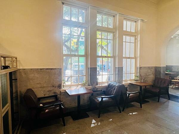 台北中山捷運站：百年建築古蹟內喝下午茶。中山茶書院｜中山藏藝