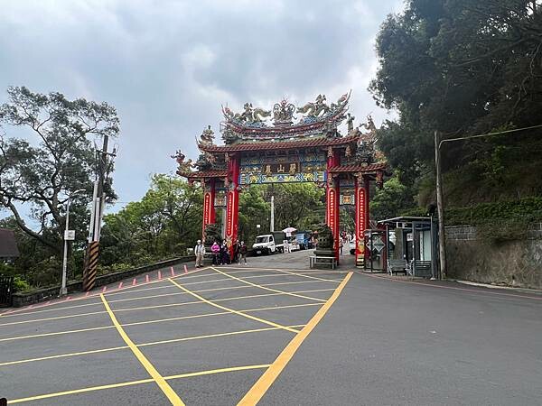 台北市內湖捷運站碧山巖。輕鬆漫慢遊。輕旅行:白石湖吊橋、午餐