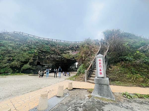 北海岸一日遊:跳石站、石門洞、午餐 Le Qua 公雞餐廳 北海岸一日遊:跳石站、石門洞、午餐 Le Qua 公雞餐廳