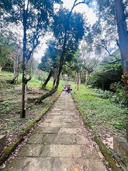 新北市汐止拱北殿：賞楓步道。慢步雙拱橋熱門打卡景點