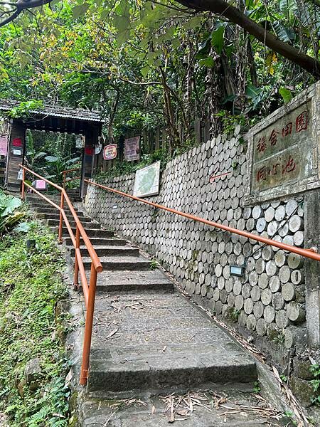 台北市內湖捷運站碧山巖。輕鬆漫慢遊。輕旅行:白石湖吊橋、午餐