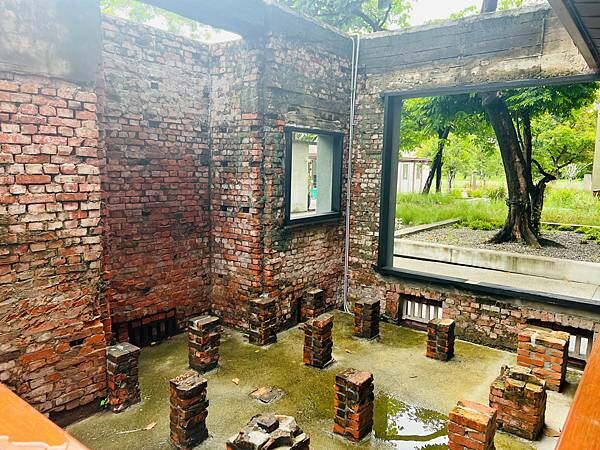 台南遊記:吐司吐司早餐店。水交社文化園區。莉莉水果