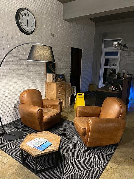 松山機場✈️台東市。入住近台東火車站工業風格十足的実舍Gen