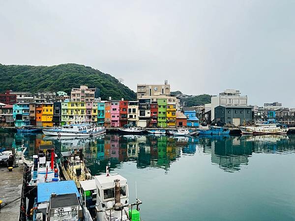 基隆正濱漁港彩虹屋。瞬間秒出國的感覺