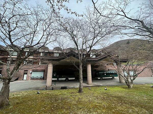 星野奧入瀨溫泉渡假飯店（附交通方式）。在自然生態的溪流邊渡過