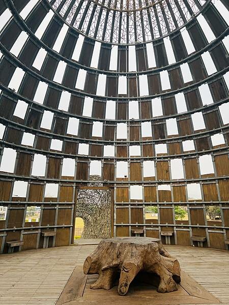 嘉義市步行路線：阿里山檜木的檜意森活村、藝術家王文志的森林之