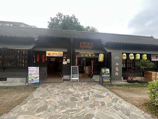 嘉義市步行路線：阿里山檜木的檜意森活村、藝術家王文志的森林之