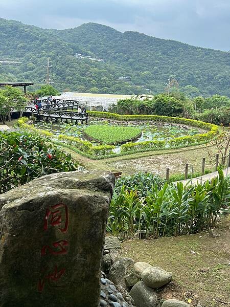 台北市內湖捷運站碧山巖。輕鬆漫慢遊。輕旅行:白石湖吊橋、午餐