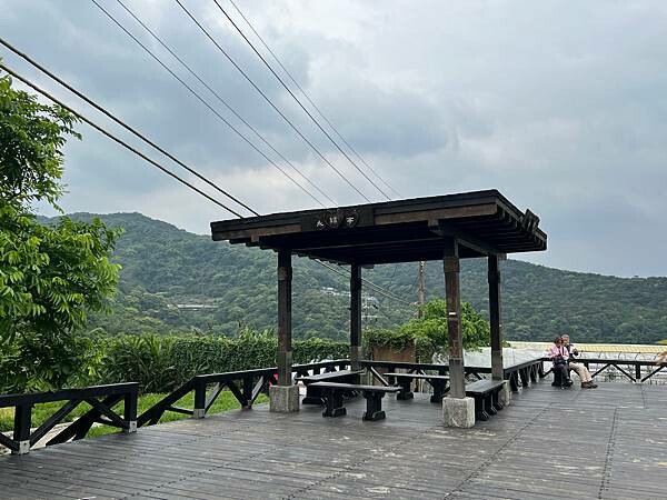 台北市內湖捷運站碧山巖。輕鬆漫慢遊。輕旅行:白石湖吊橋、午餐