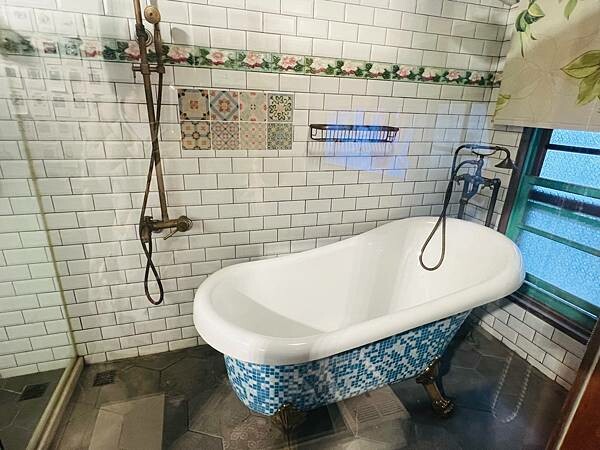 嘉義市步行路線：阿里山檜木的檜意森活村、藝術家王文志的森林之