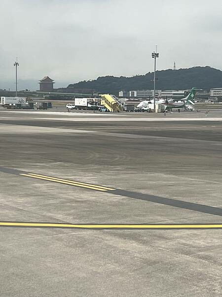松山機場✈️台東市。入住近台東火車站工業風格十足的実舍Gen