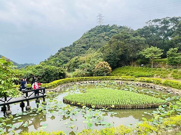 台北市內湖捷運站碧山巖。輕鬆漫慢遊。輕旅行:白石湖吊橋、午餐