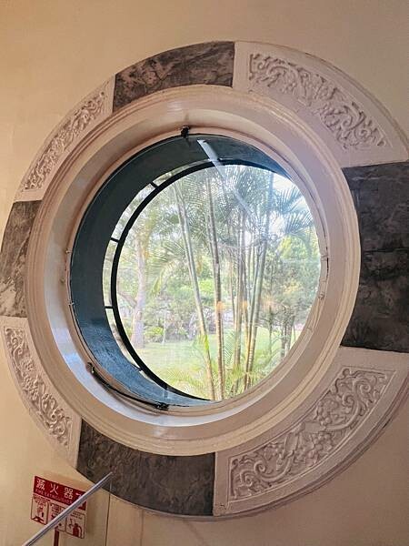 台北捷運士林站半日遊:參觀士林官邸。玫瑰花園