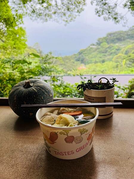 台北市內湖捷運站碧山巖。輕鬆漫慢遊。輕旅行:白石湖吊橋、午餐