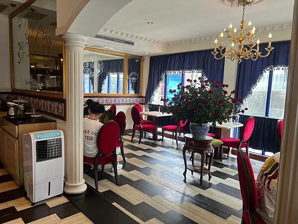 台北捷運東門站半日散策:午餐 古典玫瑰、閒逛來好Lai Hao、下午茶 白水豆花、宇宙生煎、台北清真寺