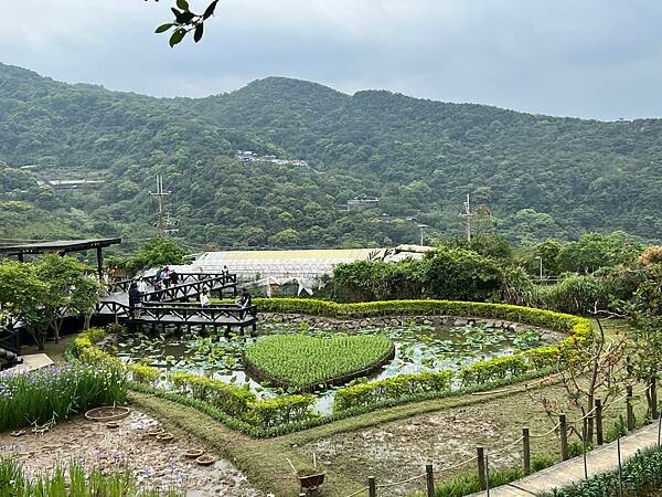台北市內湖捷運站碧山巖。輕鬆漫慢遊。輕旅行:白石湖吊橋、午餐