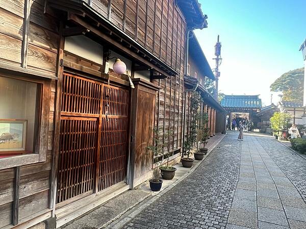 東京近郊小江戶川越一日遊:歷史老式建築物的川越藏造老街。老街