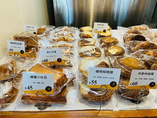 陽明山草山小鎮:大衛小小羊David & Alpaca,近距 陽明山草山小鎮:大衛小小羊David & Alpaca,近距