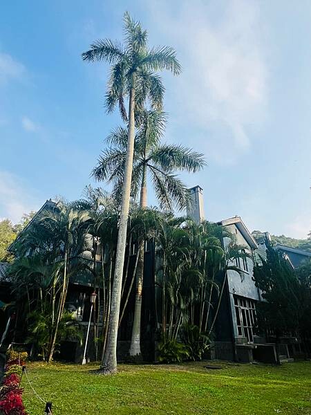 台北捷運士林站半日遊:參觀士林官邸。玫瑰花園