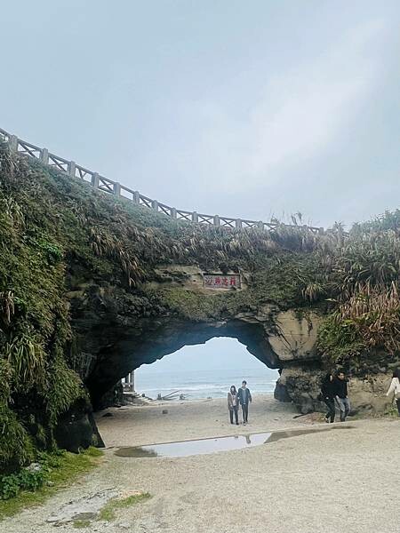 北海岸一日遊:跳石站、石門洞、午餐 Le Qua 公雞餐廳 北海岸一日遊:跳石站、石門洞、午餐 Le Qua 公雞餐廳