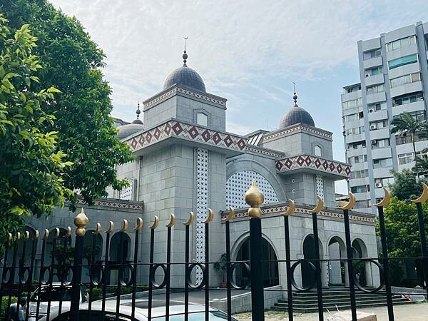 台北捷運東門站半日散策:午餐 古典玫瑰、閒逛來好Lai Hao、下午茶 白水豆花、宇宙生煎、台北清真寺