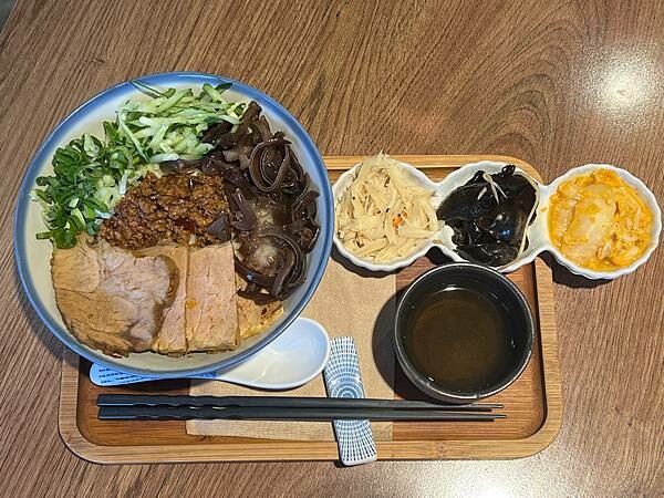 台北貓空景觀咖啡廳：生活在他方夜貓店。深山裡營業至凌晨2點的