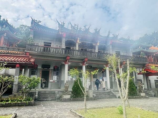 新北市汐止拱北殿：賞楓步道。慢步雙拱橋熱門打卡景點