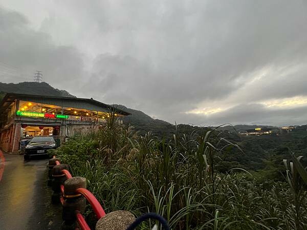 台北貓空景觀咖啡廳：生活在他方夜貓店。深山裡營業至凌晨2點的