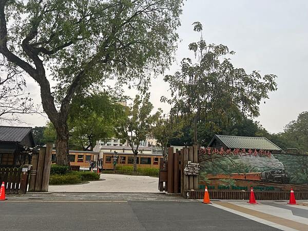 嘉義市步行路線：阿里山檜木的檜意森活村、藝術家王文志的森林之