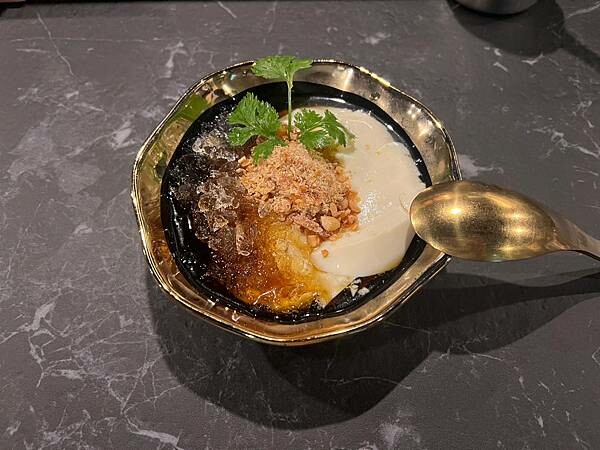 台北捷運東門站半日散策:午餐 古典玫瑰、閒逛來好Lai Hao、下午茶 白水豆花、宇宙生煎、台北清真寺