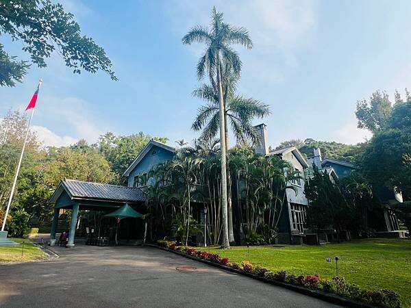 台北捷運士林站半日遊:參觀士林官邸。玫瑰花園