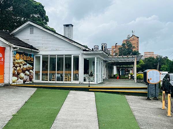 陽明山草山小鎮:大衛小小羊David & Alpaca,近距 陽明山草山小鎮:大衛小小羊David & Alpaca,近距