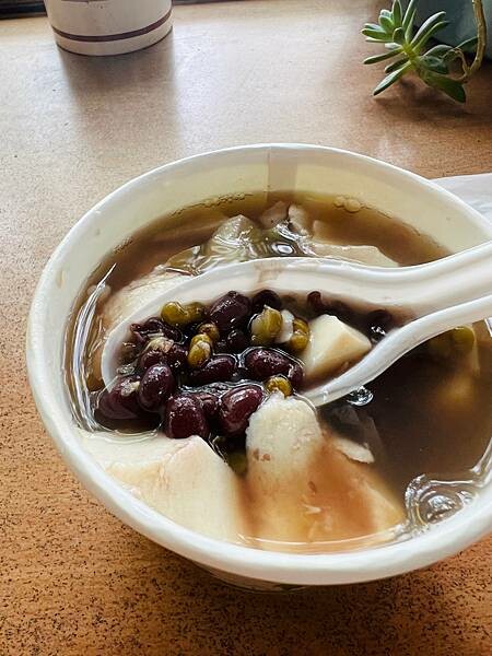 台北市內湖捷運站碧山巖。輕鬆漫慢遊。輕旅行:白石湖吊橋、午餐