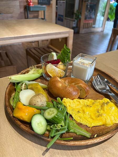 太麻里金崙一日遊:金崙小鎮慢走。LiKa咖啡廳早午餐、太麻里