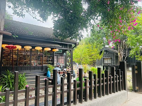 嘉義市步行路線：阿里山檜木的檜意森活村、藝術家王文志的森林之