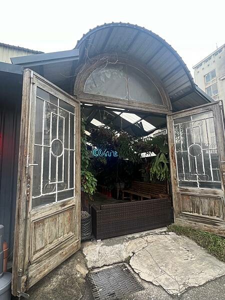 北海岸一日遊:跳石站、石門洞、午餐 Le Qua 公雞餐廳 北海岸一日遊:跳石站、石門洞、午餐 Le Qua 公雞餐廳