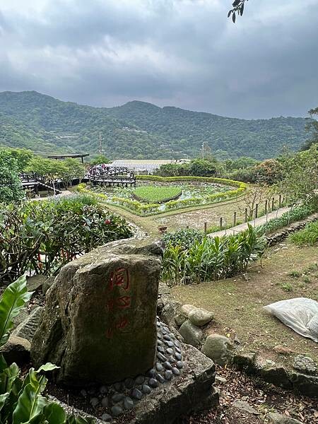 台北市內湖捷運站碧山巖。輕鬆漫慢遊。輕旅行:白石湖吊橋、午餐